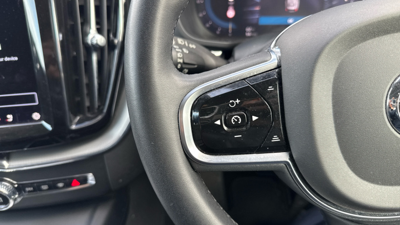 Volvo Xc60 2.0 B4P Plus Dark 5dr Geartronic Petrol Estate